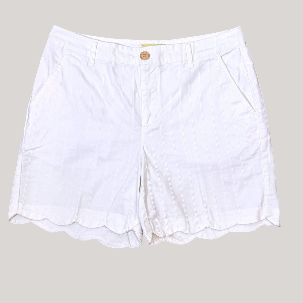 Coastal Resort Scalloped Hem White Textured Stretch Cotton Shorts (6) Classic